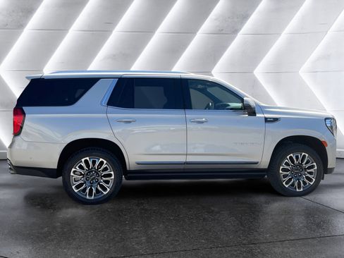 Used 2024 GMC Yukon Denali Ultimate AWD/4WD image 7
