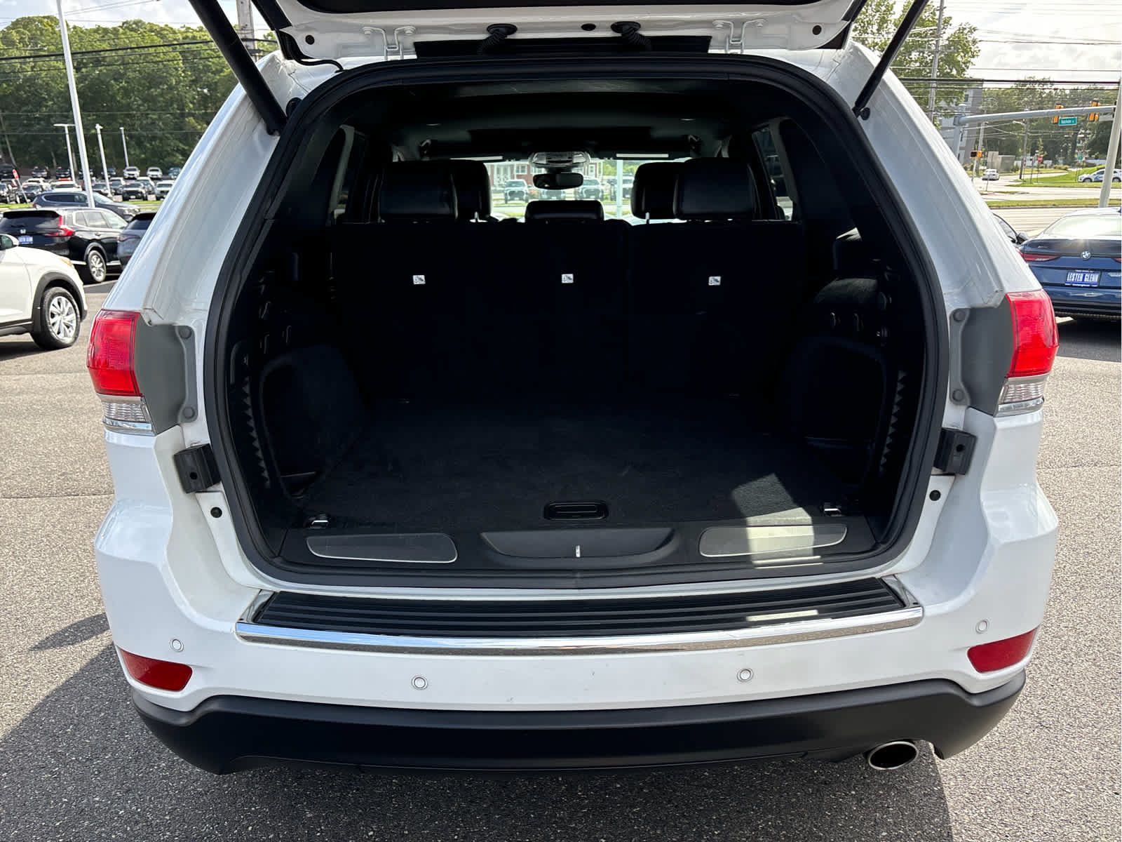 Used 2018 Jeep Grand Cherokee Limited AWD/4WD image 30