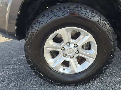 Used 2014 Toyota 4Runner SR5 image 32