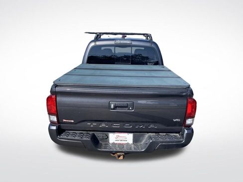 Used 2019 Toyota Tacoma TRD Sport AWD/4WD image 12