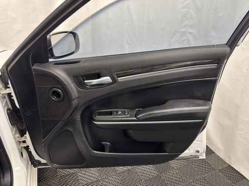 Used 2015 Chrysler 300 Limited image 35