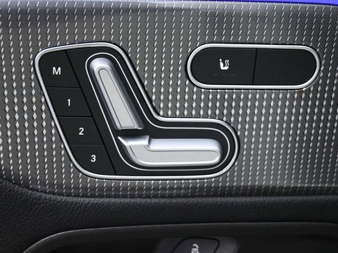 Used 2023 Mercedes-Benz GLB 250 4MATIC image 5