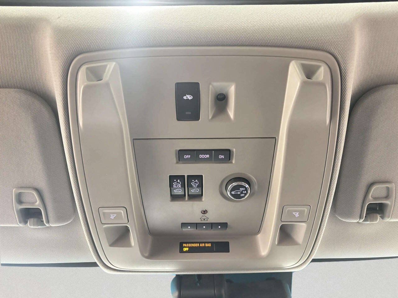 Used 2016 GMC Yukon Denali w/ Open Road Package AWD/4WD image 27