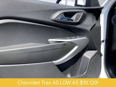Used 2024 Chevrolet Trax LS w/ LS Convenience Package FWD image 22