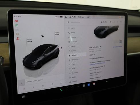 Used 2023 Tesla Model Y Long Range AWD/4WD image 32