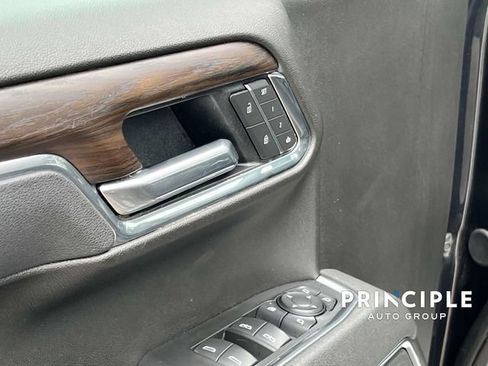 Used 2025 GMC Sierra 1500 SLT AWD/4WD image 13
