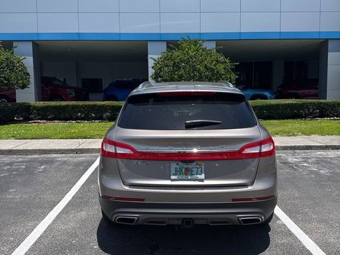 Used 2018 Lincoln MKX Select w/ Select Plus Package FWD image 4