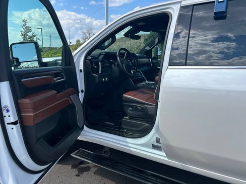 Used 2024 GMC Sierra 3500 Denali Ultimate AWD/4WD image 8