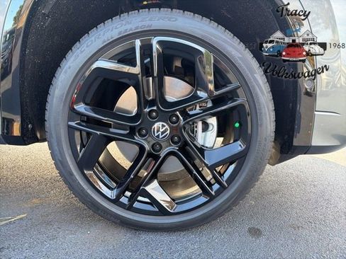 New 2026 Volkswagen Tiguan SE R-Line image 9