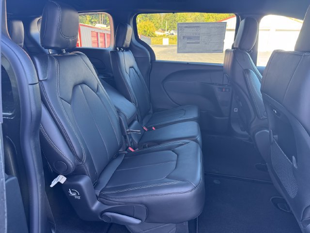 New 2027 Chrysler Pacifica Select FWD image 25