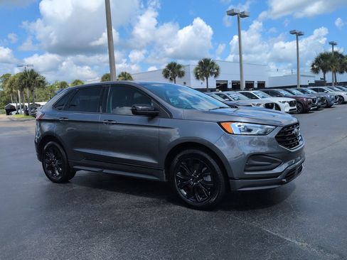 Used 2022 Ford Edge SE w/ Black Appearance Package AWD/4WD image 2