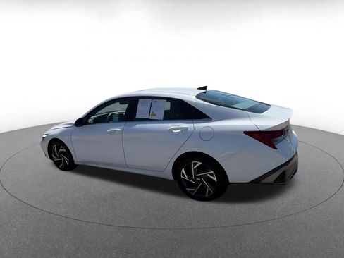 Used 2025 Hyundai Elantra SEL FWD image 8