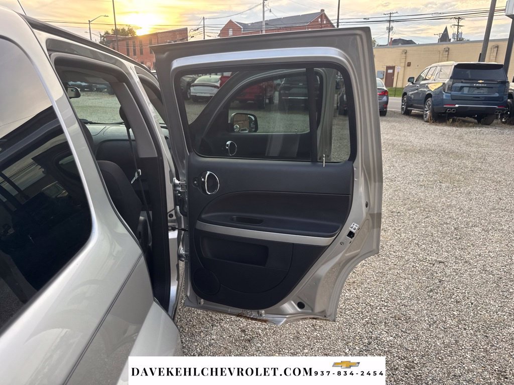 Used 2008 Chevrolet HHR LS FWD image 26