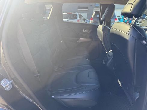 Used 2017 Jeep Cherokee Limited w/ Luxury Group AWD/4WD image 17