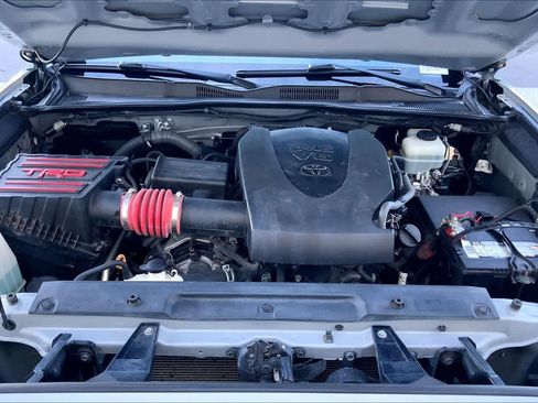 Used 2017 Toyota Tacoma TRD Pro AWD/4WD image 9