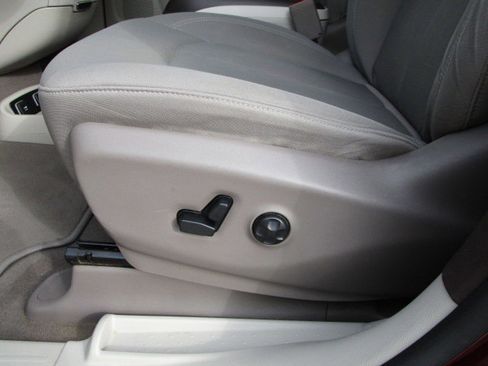 Used 2018 Chrysler Pacifica Touring Plus w/ Tire & Wheel Group image 16