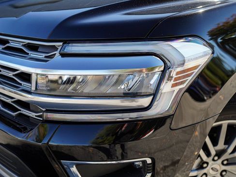 Used 2023 Ford Expedition Platinum image 4