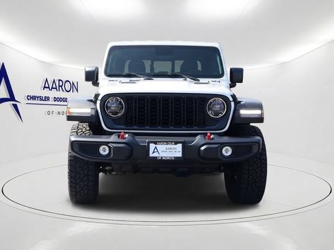Used 2025 Jeep Gladiator Rubicon w/ Convenience Group AWD/4WD image 2