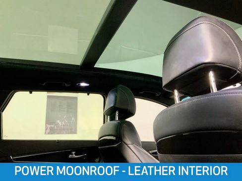 Used 2017 Kia Sorento SX image 3