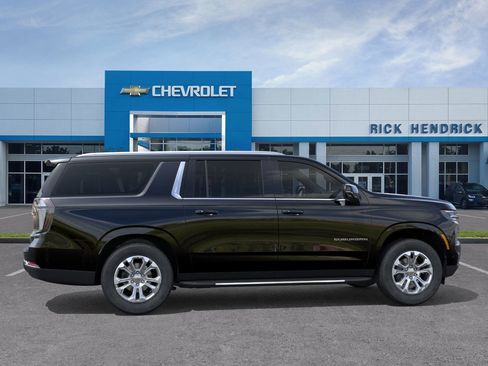 New 2026 Chevrolet Suburban LT image 7