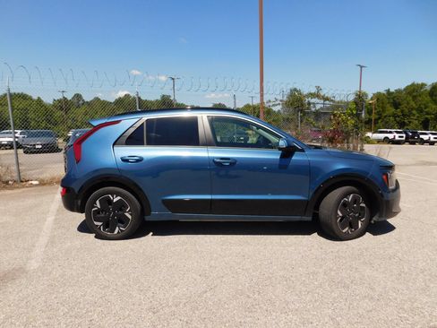 Used 2023 Kia Niro Wind FWD image 5
