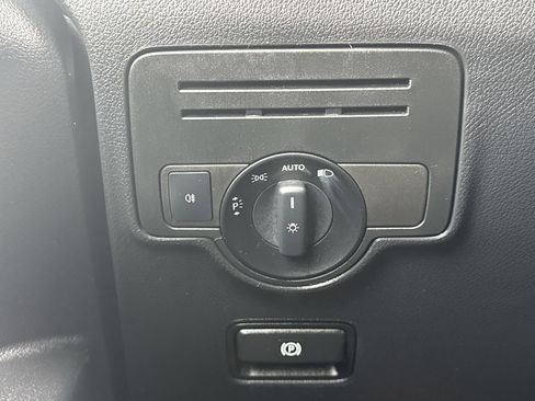 Used 2019 Mercedes-Benz Metris Passenger image 15