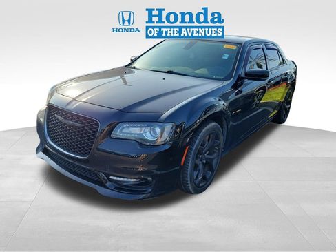 Used 2022 Chrysler 300 Touring L w/ Popular Equipment Group RWD image 3