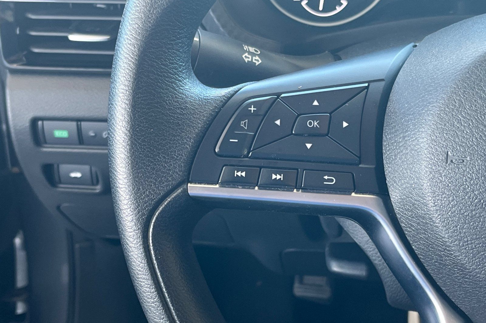 Used 2024 Nissan Sentra SV FWD image 35