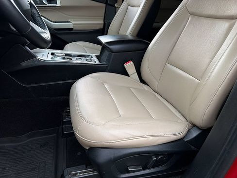 Used 2020 Ford Explorer XLT w/ Equipment Group 202A AWD/4WD image 13