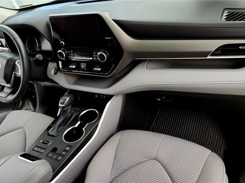 Certified 2024 Toyota Highlander LE image 16
