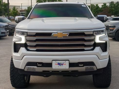 Used 2022 Chevrolet Silverado 1500 High Country w/ High Country Premium Package AWD/4WD image 8