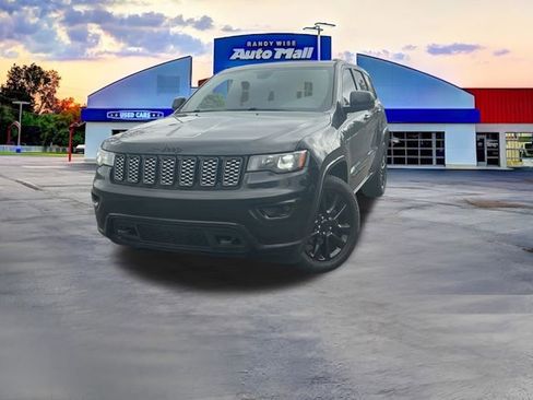 Used 2020 Jeep Grand Cherokee Altitude AWD/4WD image 2