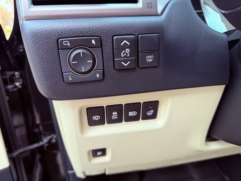 Certified 2023 Lexus GX 460 Premium w/ Accessory Package image 22