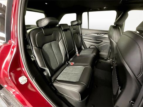 New 2025 Jeep Grand Cherokee Laredo image 11