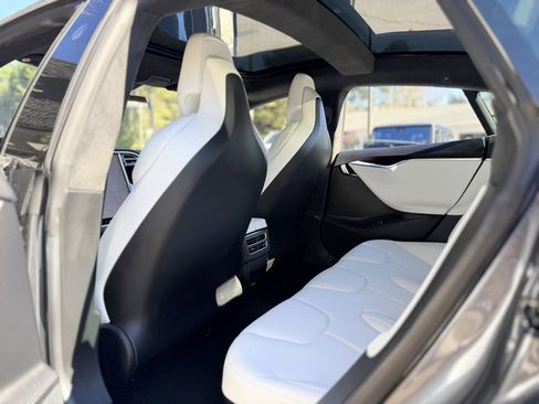 Used 2017 Tesla Model S 90D image 30