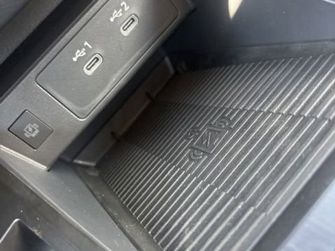 Used 2025 Nissan Kicks SV image 18