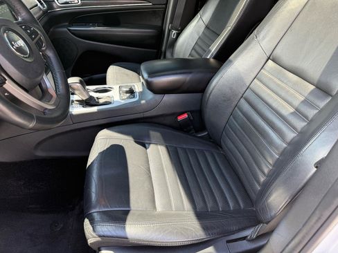 Used 2018 Jeep Grand Cherokee Limited image 11