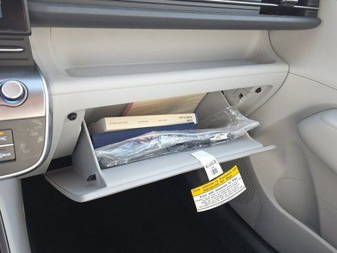 Certified 2024 Hyundai Kona SEL w/ Convenience Package image 17