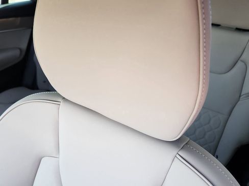 New 2026 Volvo XC90 T8 Plus w/ Protection Package Premier image 5