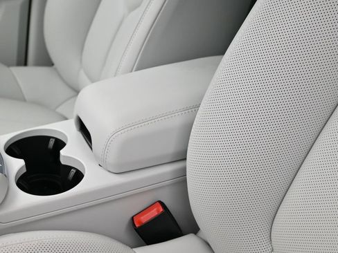 Used 2026 Porsche Macan image 21