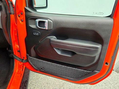 Used 2023 Jeep Wrangler Unlimited AWD/4WD image 27