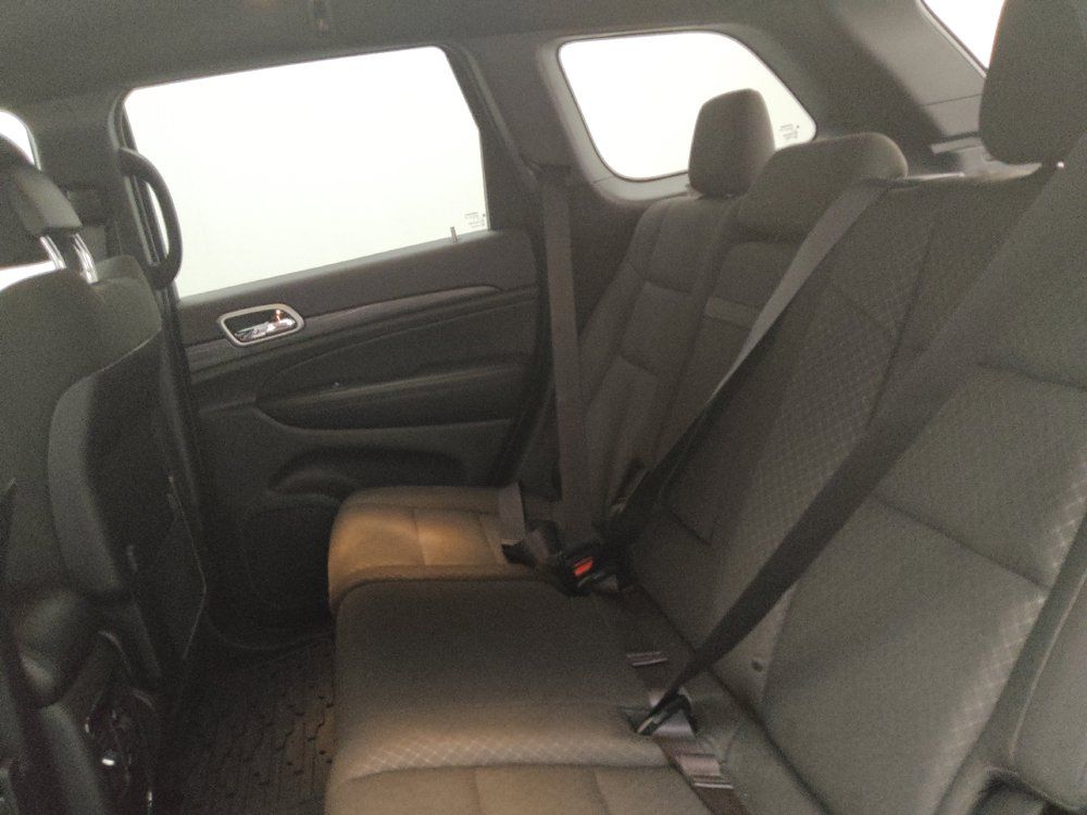 Used 2019 Jeep Grand Cherokee Laredo RWD image 18