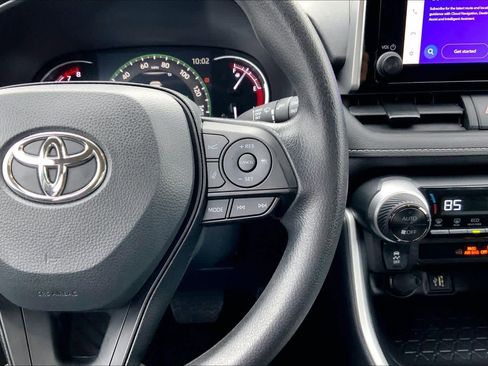 Used 2025 Toyota RAV4 XLE image 24