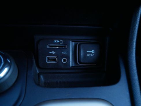 Used 2018 Jeep Cherokee Limited image 30