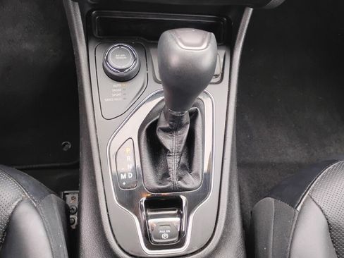 Used 2019 Jeep Cherokee Limited AWD/4WD image 21