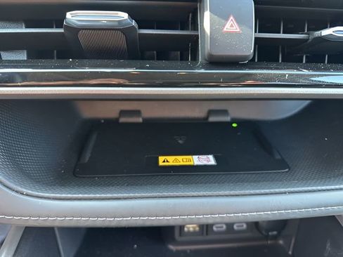 Used 2023 Toyota Highlander XLE AWD/4WD image 25