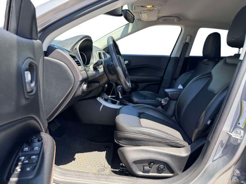 Used 2018 Jeep Compass Latitude w/ Popular Equipment Group AWD/4WD image 10