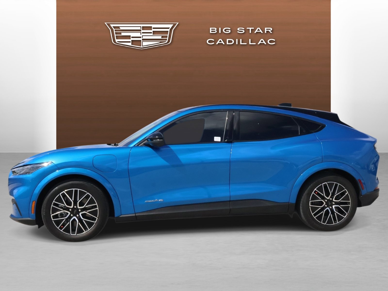 Used 2025 Ford Mustang Mach-E Premium AWD/4WD image 2