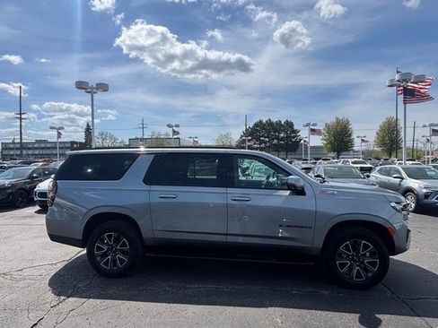 Used 2023 Chevrolet Suburban Z71 w/ Luxury Package AWD/4WD image 4