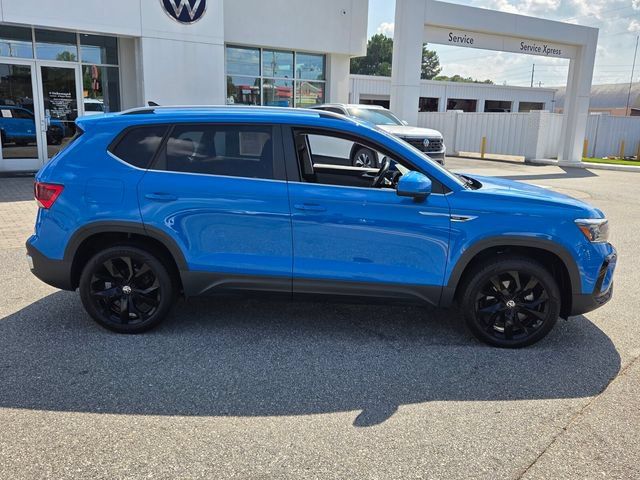 Used 2023 Volkswagen Taos SE w/ Black Wheel Package FWD image 14